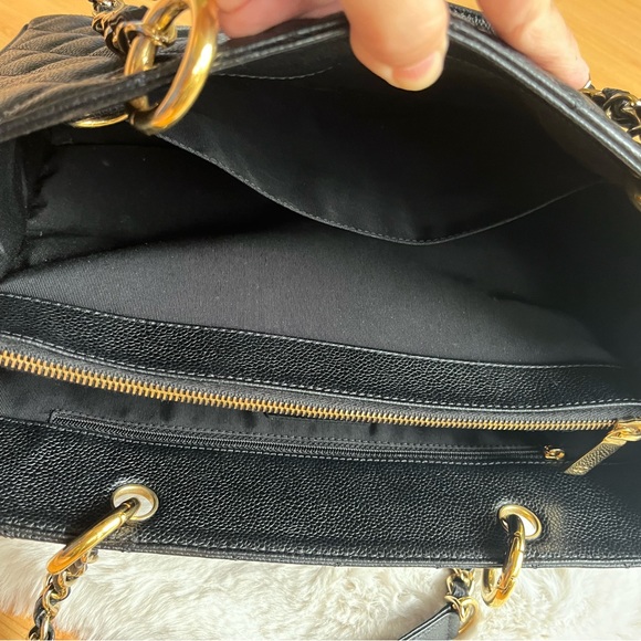 CHANEL Grand Shopping Tote in Black Caviar Leather - Picture 11 of 15